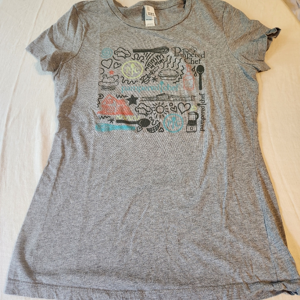 Pampered Chef Gray Graphic Women's Top